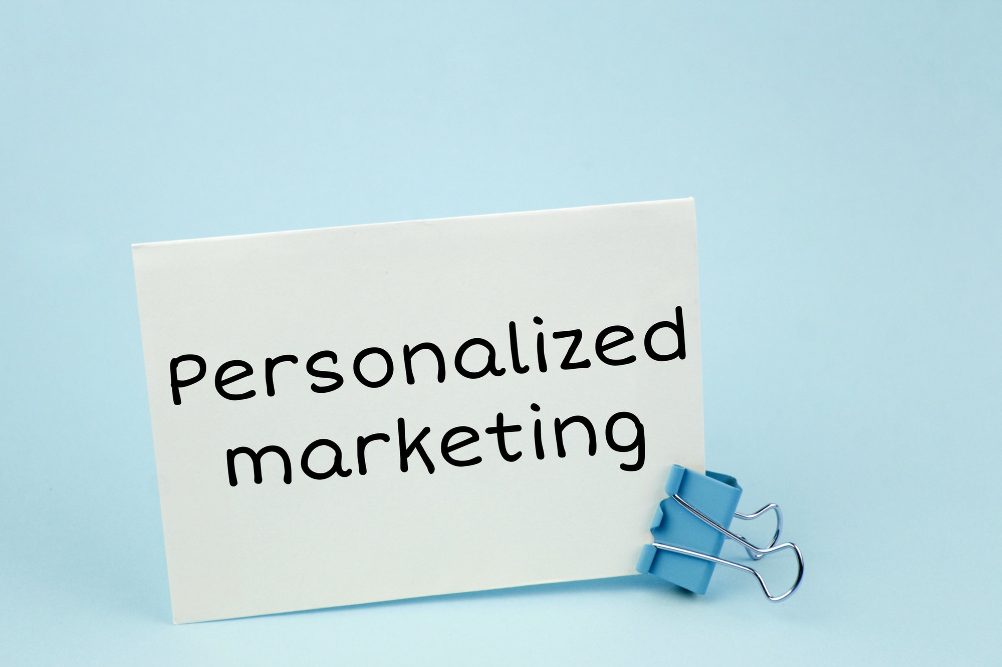تخصيص التسويق personalized marketing
